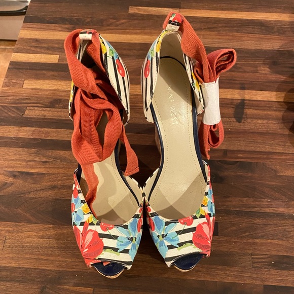 Nine West wedges - Picture 2 of 3